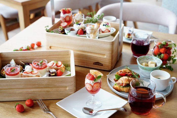 ☆ レメルヴェイユーズラデュレ 6THアニバーサリーローズラデュレ101 ケース レ・メルヴェイユーズ ラデュレ」の特製ギフトボックスに想いを