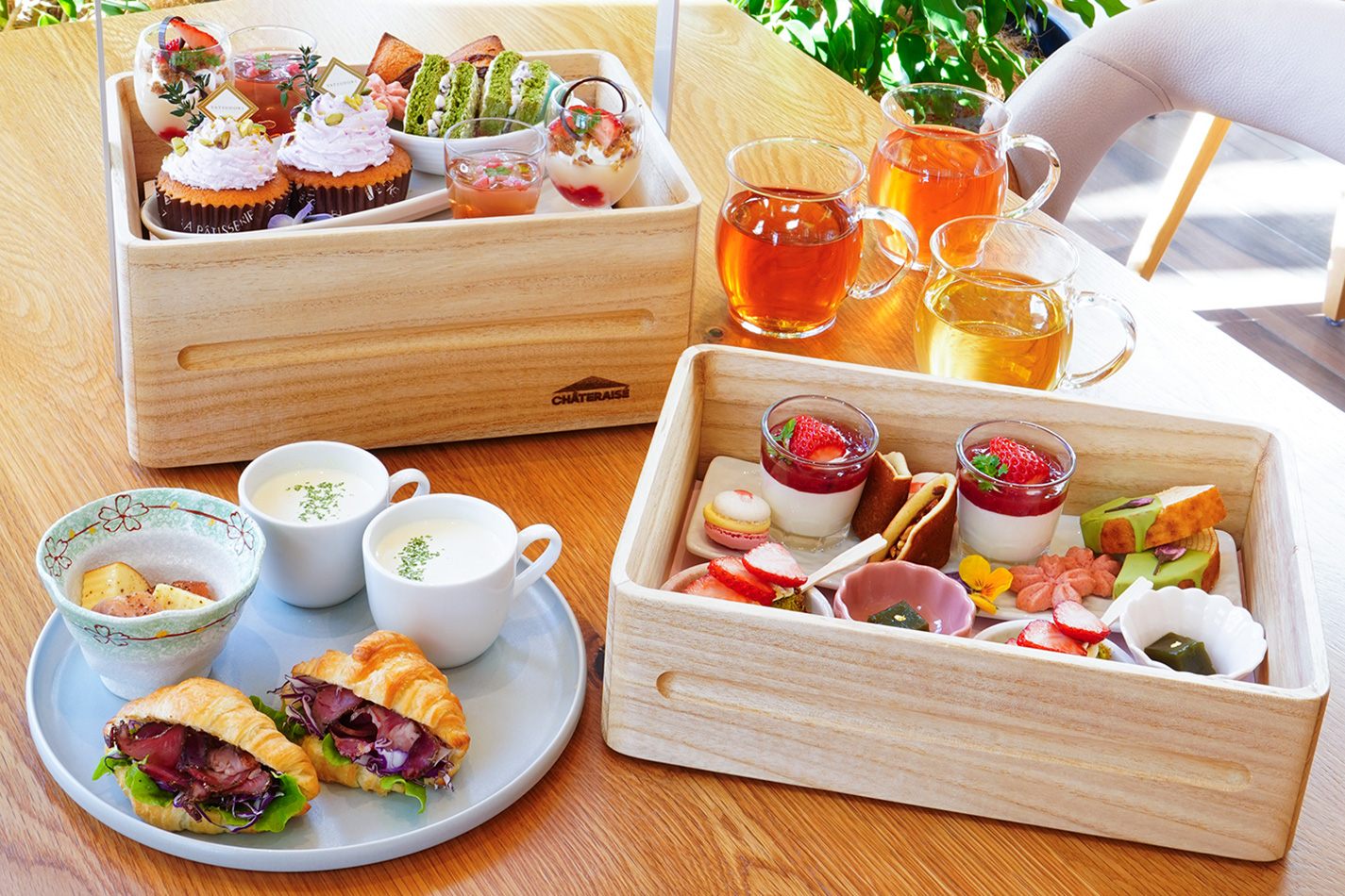 季節のスイーツを詰め合わせて【YATSUDOKI PREMIUM SWEETS BOX】蓋を